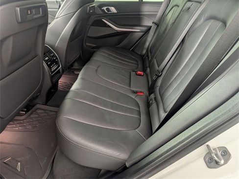 Used 2021 BMW X5 xDrive40i w/ M Sport Package image 29