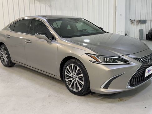 Used 2019 Lexus ES 350 Ultra Luxury image 3