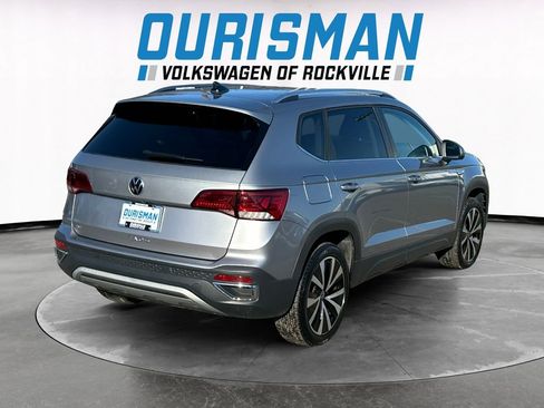 Used 2024 Volkswagen Taos SE image 6