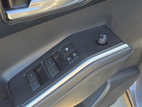 Used 2021 Toyota Highlander XLE image 23