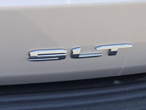 Used 2022 GMC Yukon SLT w/ SLT Luxury Package image 16