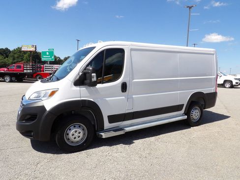 Used 2025 RAM ProMaster 2500 w/ U-Haul Equipment Group FWD image 3