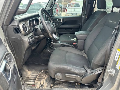 Used 2018 Jeep Wrangler Unlimited Sahara AWD/4WD image 11