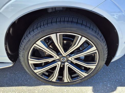 Certified 2023 Volvo XC60 B5 Ultimate w/ Protection Package Premier image 9