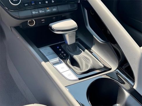 New 2025 Hyundai Elantra SEL image 12