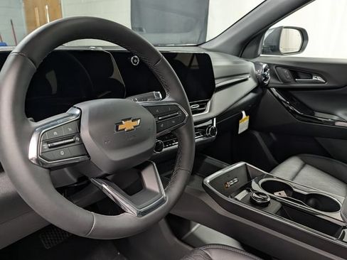 New 2027 Chevrolet Equinox LT w/ Convenience Package II FWD image 16
