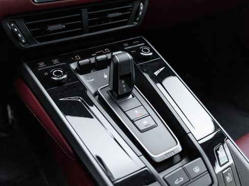 Certified 2025 Porsche 911 Carrera RWD image 25