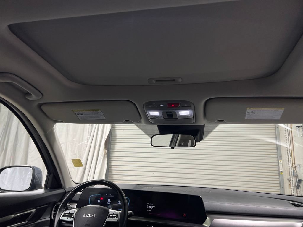Used 2025 Kia Telluride S FWD image 15
