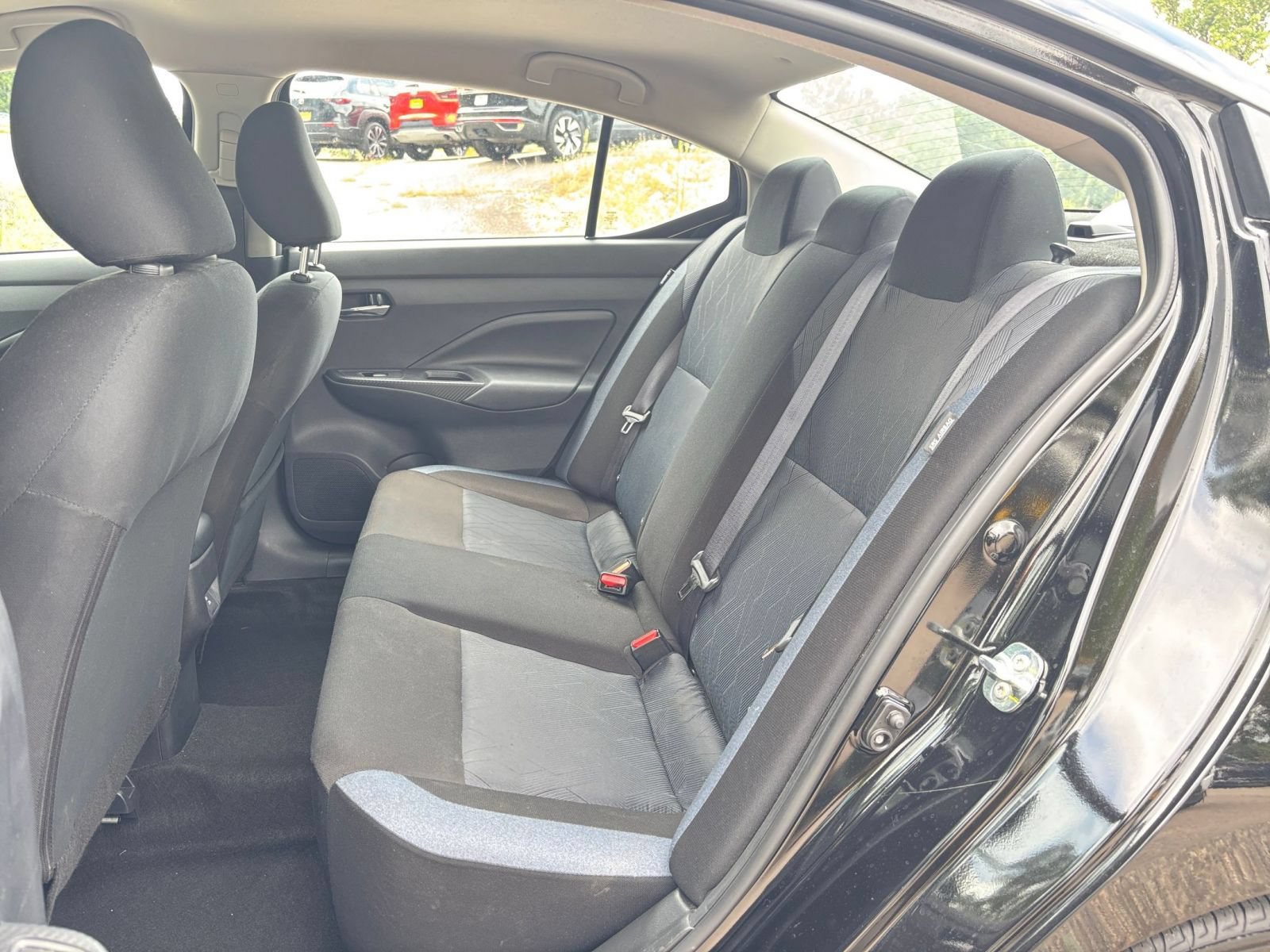 Used 2025 Nissan Versa SV FWD image 33