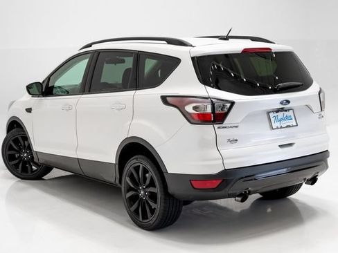 Used 2017 Ford Escape SE w/ SE Sport Appearance Package AWD/4WD image 29