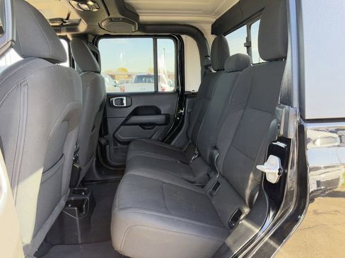 Used 2023 Jeep Gladiator Overland image 28