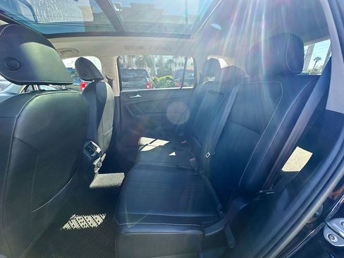 Used 2022 Volkswagen Tiguan SE w/ Panoramic Sunroof Package image 25