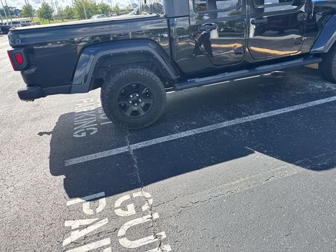 Used 2021 Jeep Gladiator Sport AWD/4WD image 7