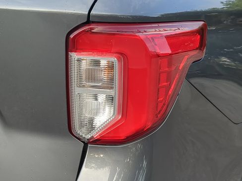 Certified 2021 Ford Explorer XLT RWD image 45