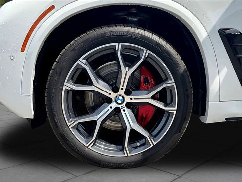 Used 2026 BMW X5 xDrive40i w/ M Sport Package AWD/4WD image 11