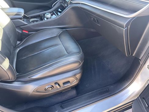 Used 2022 Jeep Grand Cherokee L Limited w/ Black Appearance Package image 16