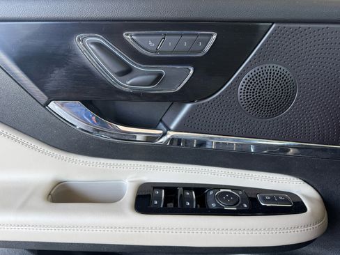 Used 2025 Lincoln Corsair AWD image 14