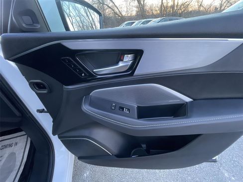 Used 2025 Acura MDX SH-AWD w/ Technology Package image 30