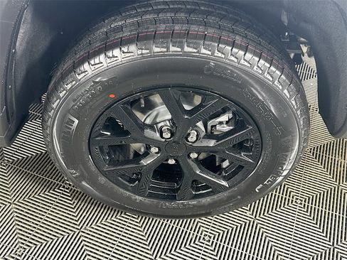 New 2025 Jeep Grand Cherokee Altitude image 16