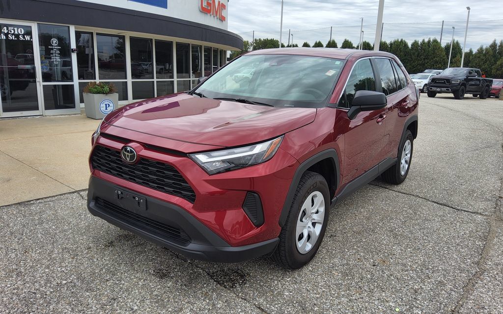 Used 2025 Toyota RAV4 LE AWD/4WD image 3