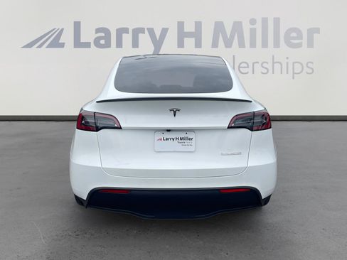 Used 2025 Tesla Model Y Performance image 4
