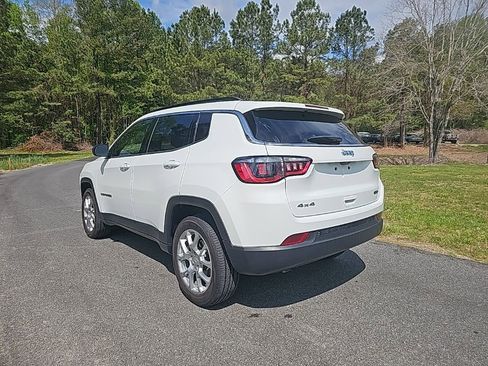 Used 2024 Jeep Compass Latitude image 7