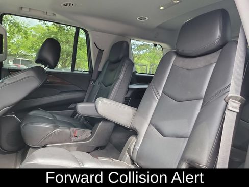 Used 2019 Cadillac Escalade Luxury RWD image 16