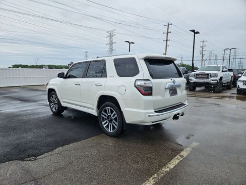 Used 2022 Toyota 4Runner Limited AWD/4WD image 3