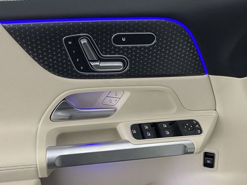 Certified 2025 Mercedes-Benz GLB 250 4MATIC image 22