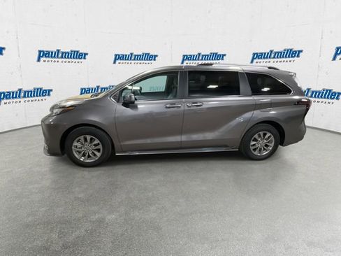 Used 2023 Toyota Sienna XLE image 6