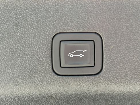 Certified 2025 Cadillac Escalade ESV Premium Luxury AWD/4WD image 11