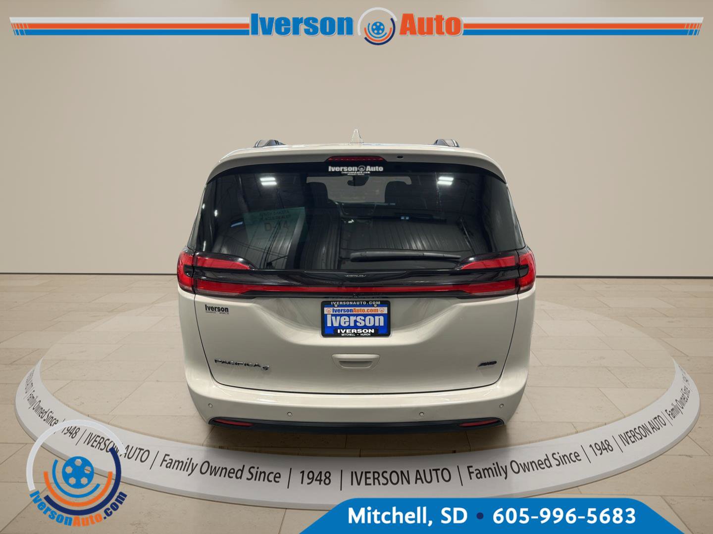 Used 2021 Chrysler Pacifica Touring-L w/ S Appearance Package AWD/4WD image 6