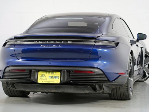 Used 2020 Porsche Taycan image 5