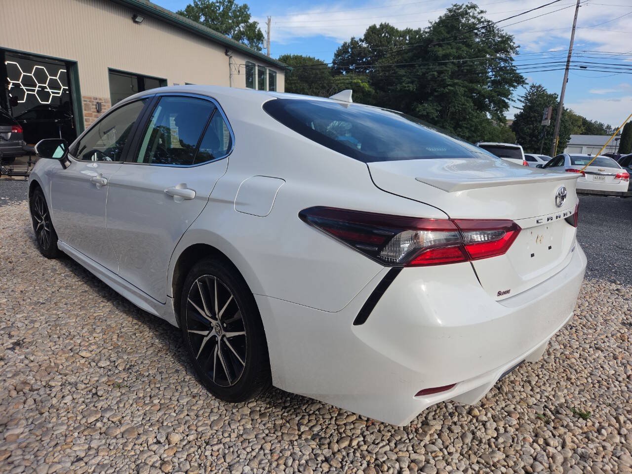 Used 2022 Toyota Camry SE FWD image 4