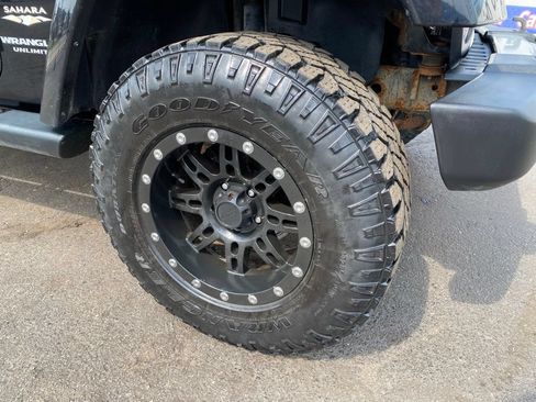Used 2013 Jeep Wrangler Unlimited Sahara w/ Dual Top Group AWD/4WD image 27