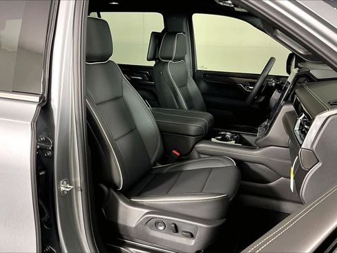 Used 2026 GMC Yukon Elevation w/ Elevation Premium Package image 16