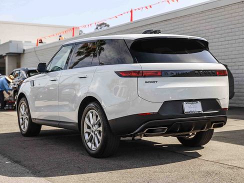 Used 2025 Land Rover Range Rover Sport SE AWD/4WD image 4