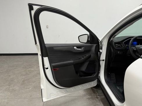 Used 2024 Ford Escape SE image 13