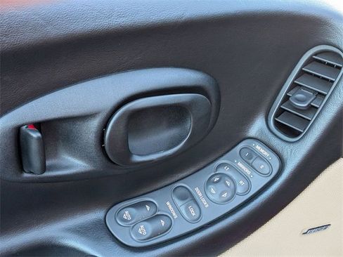 Used 2004 Chevrolet Corvette Convertible w/ Preferred Equipment Group image 14