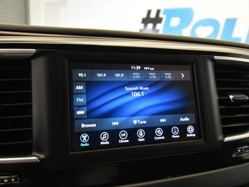 Used 2023 Chrysler Pacifica Touring-L image 23