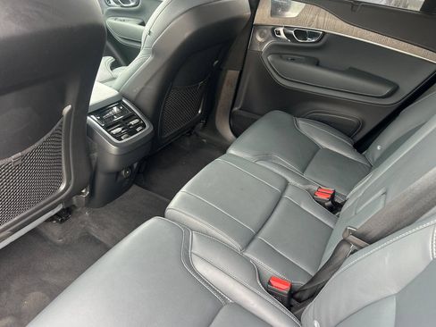 Used 2025 Volvo XC90 B6 Ultra w/ Lounge Package AWD/4WD image 4