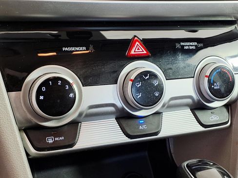 Used 2019 Hyundai Elantra SEL FWD image 21
