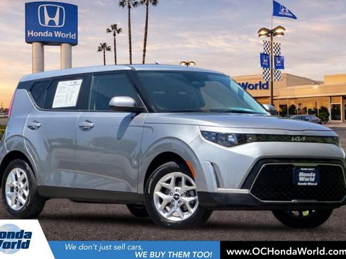 Used 2025 Kia Soul LX w/ LX Technology Package FWD image 1