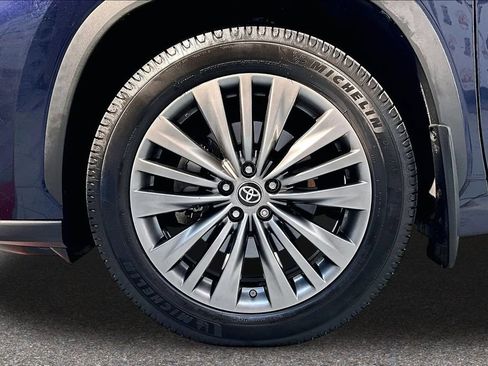 Certified 2021 Toyota Highlander Platinum AWD/4WD image 36