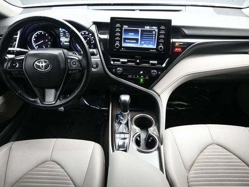Used 2022 Toyota Camry SE w/ Convenience Package image 19