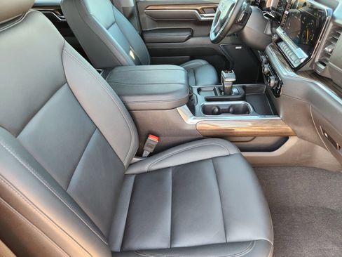 Used 2025 Chevrolet Silverado 1500 LT Trail Boss w/ Convenience Package II image 14