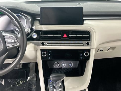 Used 2025 Genesis G70 2.5T RWD image 18