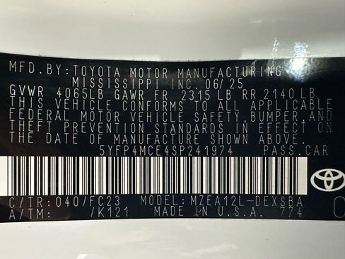 Used 2025 Toyota Corolla SE w/ SE Premium Package image 12