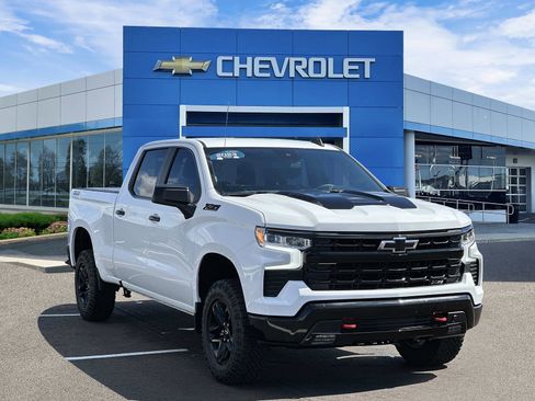 Certified 2023 Chevrolet Silverado 1500 LT Trail Boss w/ LPO, Dark Essentials Package AWD/4WD image 6