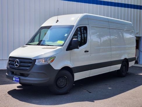 Used 2025 Mercedes-Benz Sprinter 2500 image 1